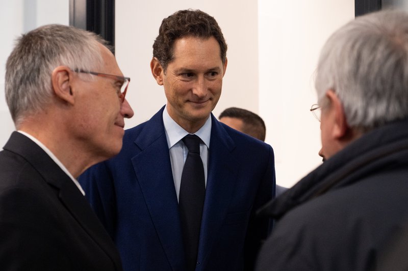Ο προσωρινός αντικαταστάτης του Carlos Tavares, John Elkann. Ο προσωρινός αντικαταστάτης του Carlos Tavares, John Elkann.