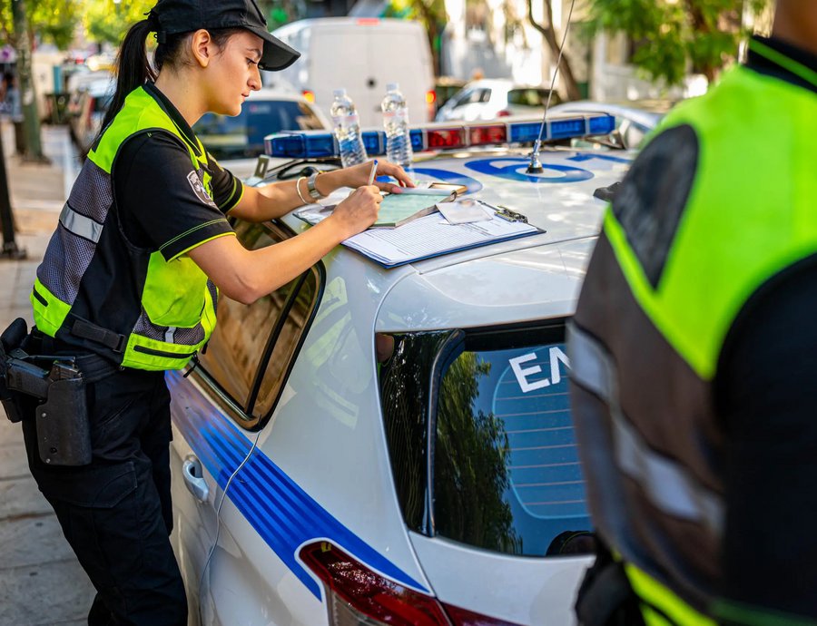 Τέλος στα μπλοκάκια της Τροχαίας: Ψηφιακές κλήσεις και ηλεκτρονική αφαίρεση διπλώματος