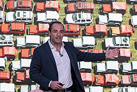 Λάβρος ο CEO της Stellantis κατά της E.E.: «Οι κανονισμοί της Κομισιόν δεν είναι ατελείς, είναι απλά κακοί»