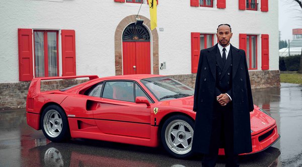 Ο Lewis Hamilton απέκτησε το αυτοκίνητο των ονείρων του από τα «σκουπίδια» (photos)