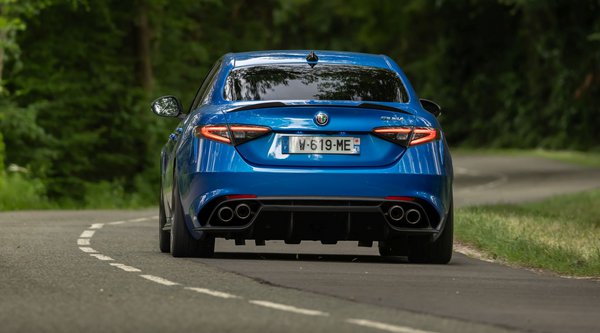 Alfa Romeo: Οι πρώτες εικόνες της νέας Giulia Quadrifoglio (photos)