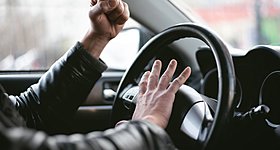 Αθήνα: Συνελήφθη 59χρονος που τσακώθηκε με άλλον οδηγό και τον απείλησε με... τσεκούρι