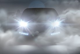 Έρευνα: Το 96% των οδηγών δυσκολεύονται να οδηγήσουν τη νύχτα από τα δυνατά φώτα των οχημάτων