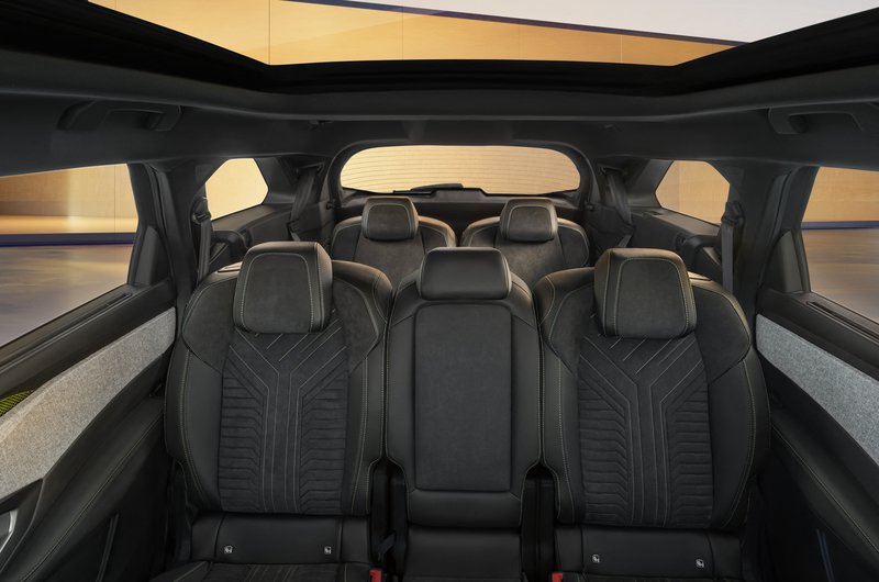 Το 5θέσιο Peugeot E-5008 θα αποτελέσει μια επιπλέον επιλογή στο πλευρό του 7θέσιου μοντέλου. Το 5θέσιο Peugeot E-5008 θα αποτελέσει μια επιπλέον επιλογή στο πλευρό του 7θέσιου μοντέλου.