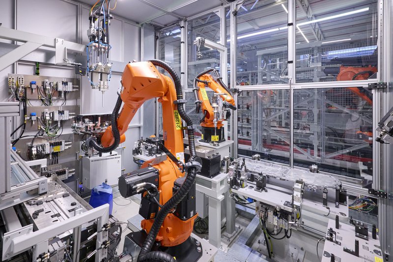 Περίπου 200 άτομα θα εργάζονται, σε πρώτη φάση, στο τμήμα που κατασκευάζεται το Energy Master στο εργοστάσιο του Landshut, ενώ καθώς η παραγωγή θα μεγαλώνει ο αριθμός τους θα φτάσει τους 700 εργαζομένους.