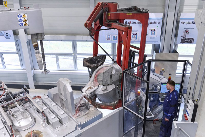 Περίπου 200 άτομα θα εργάζονται, σε πρώτη φάση, στο τμήμα που κατασκευάζεται το Energy Master στο εργοστάσιο του Landshut, ενώ καθώς η παραγωγή θα μεγαλώνει ο αριθμός τους θα φτάσει τους 700 εργαζομένους.