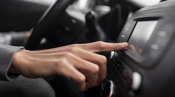 Αυτό το κουμπί πρέπει να πατάς στο αυτοκίνητο αν θες να αποφύγεις τις ζημιές (video)