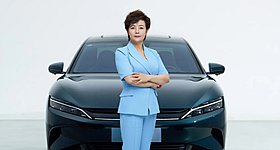 Stella Li: Ποιο αυτοκίνητο προτείνει στις γυναίκες η αντιπρόεδρος της BYD