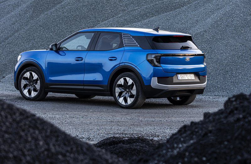 Το νέο Ford Explorer EV συνδυάζει προηγμένη ηλεκτρική τεχνολογία, πρακτικότητα και βραβευμένη σχεδίαση, φέρνοντας μια ολοκληρωμένη πρόταση στη σύγχρονη κατηγορία των ηλεκτρικών SUV.