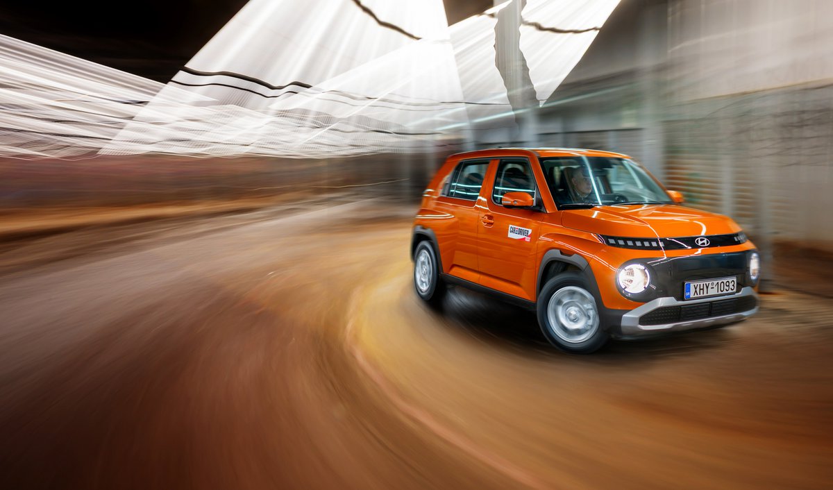 Οδηγούμε το Hyundai Inster 49kWh 115PS - Trendy, φιλικό και ευέλικτο (video)