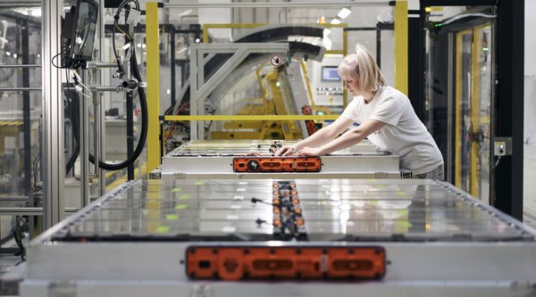 Έρευνα: Πώς οι μπαταρίες των EV μπορούν να ξεπεράσουν τους θερμικούς κινητήρες σε διάρκεια ζωής