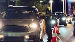 Μετά τις ομάδες στο Viber που «κάρφωναν» τα μπλόκα, στο στόχαστρο μπαίνει και το Waze Μετά τις ομάδες στο Viber που «κάρφωναν» τα μπλόκα, στο στόχαστρο μπαίνει και το Waze