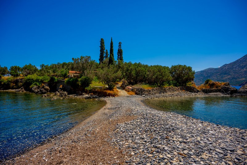Η «βοτσαλάτη» παραλία Σκόπα, επίσης γνωστή ως Διπλή Παραλία, που είναι διάσημη για τα κρυστάλλινα νερά της, και αποτελεί ιδανικό προορισμό για όσους αναζητούν χαλάρωση. Η «βοτσαλάτη» παραλία Σκόπα, επίσης γνωστή ως Διπλή Παραλία, που είναι διάσημη για τα κρυστάλλινα νερά της, και αποτελεί ιδανικό προορισμό για όσους αναζητούν χαλάρωση.