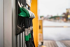 Πόλεμος στο Ιράν: Τι σημαίνει το κλείσιμο των Στενών του Ορμούζ για τις τιμές των καυσίμων