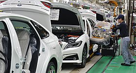 «Βουτιά» 50% στα κέρδη της μεγαλύτερης αυτοκινητοβιομηχανίας στον κόσμο από την κρίση στη Μέση Ανατολή