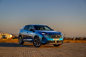 Peugeot: Πιο ισχυρές οι PHEV εκδόσεις των 3008 και 5008