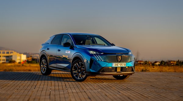 Peugeot: Πιο ισχυρές οι PHEV εκδόσεις των 3008 και 5008