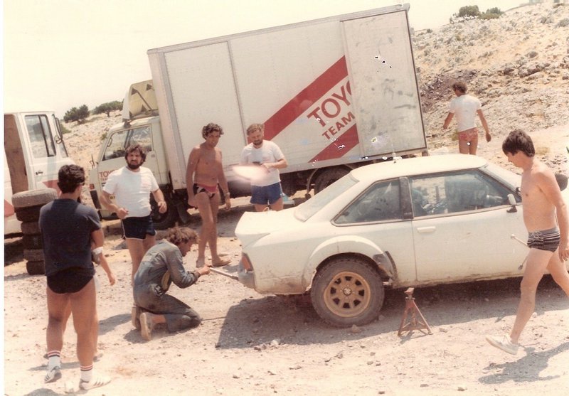 Η Toyota Team Europe είχε για όσα χρόνια βρισκόταν στο WRC, το Hotel Καλαφάτης, ως βάση της ομάδας στην Ελλάδα. Μια σπάνια φωτογραφία από την εξέλιξη της Toyota Celica 2000 GT στο Δίστομο, που είχε φέρει για εβδομάδες όλη την ομάδα στο ξενοδοχείο του Αντρέα. Η Toyota Team Europe είχε για όσα χρόνια βρισκόταν στο WRC, το Hotel Καλαφάτης, ως βάση της ομάδας στην Ελλάδα. Μια σπάνια φωτογραφία από την εξέλιξη της Toyota Celica 2000 GT στο Δίστομο, που είχε φέρει για εβδομάδες όλη την ομάδα στο ξενοδοχείο του Αντρέα.