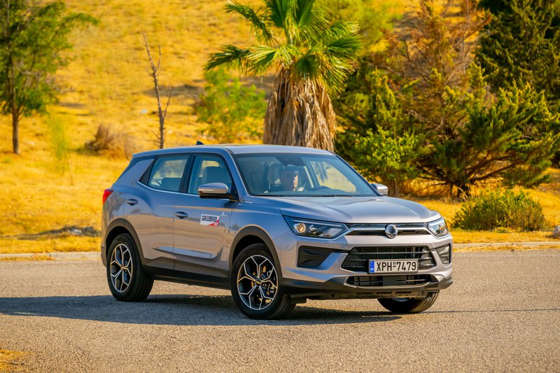 Το Korando είναι ένα SUV που δεν επιχειρεί να σε εντυπωσιάσει με την σχεδίασή του, αλλά με τον all around χαρακτήρα του. Το Korando είναι ένα SUV που δεν επιχειρεί να σε εντυπωσιάσει με την σχεδίασή του, αλλά με τον all around χαρακτήρα του.