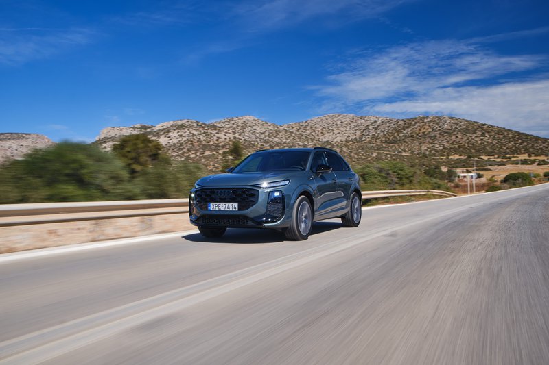 Η τρίτη γενιά του Audi Q3 είναι διαθέσιμη σε SUV και Sportback, με κινητήρες βενζίνης, diesel και plug-in hybrid έως 272 PS, αυτονομία EV 119 km και αναβαθμισμένο ψηφιακό εσωτερικό. Η τρίτη γενιά του Audi Q3 είναι διαθέσιμη σε SUV και Sportback, με κινητήρες βενζίνης, diesel και plug-in hybrid έως 272 PS, αυτονομία EV 119 km και αναβαθμισμένο ψηφιακό εσωτερικό.