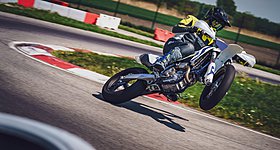 Husqvarna FS 450 2026 – Ανανέωση για την αγωνιστική supermoto Husqvarna FS 450 2026 – Ανανέωση για την αγωνιστική supermoto