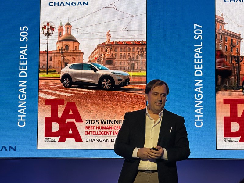 Ο κ. Γιώργος Κούκος, ένας διακεκριμένος Έλληνας σχεδιαστής αυτοκινήτων, βρίσκεται πίσω από την ενδιαφέρουσα αισθητική των μοντέλων Deepal S05 και S07.