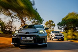 TEST DRIVE - Toyota GR Yaris & RAV4 PHEV GR Sport: Αγωνιστικό DNA εντός και εκτός δρόμου (video)
