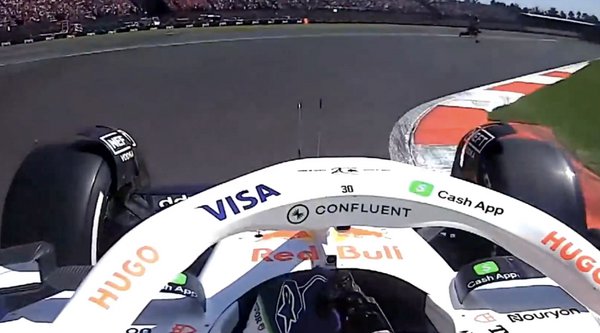 F1: Παραλίγο τραγωδία στο Μεξικό - Κριτές βρέθηκαν στην πίστα κατά τη διάρκεια του αγώνα (video) F1: Παραλίγο τραγωδία στο Μεξικό - Κριτές βρέθηκαν στην πίστα κατά τη διάρκεια του αγώνα (video)