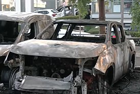 Ν. Φιλαδέλφεια: Εμπρηστική επίθεση σε αντιπροσωπεία της Volkswagen – Κάηκαν ολοσχερώς 5 οχήματα (video) Ν. Φιλαδέλφεια: Εμπρηστική επίθεση σε αντιπροσωπεία της Volkswagen – Κάηκαν ολοσχερώς 5 οχήματα (video)
