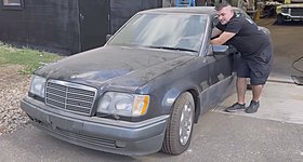 Mercedes-Benz 500 E: Το «τέλειο» sedan πλένεται για πρώτη φορά μετά από 20 χρόνια (video) Mercedes-Benz 500 E: Το «τέλειο» sedan πλένεται για πρώτη φορά μετά από 20 χρόνια (video)