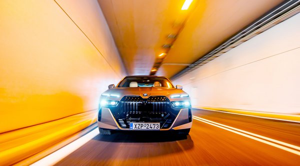 Διαχωρισμένα εμπρός φώτα: Γιατί κυριαρχούν στα σύγχρονα αυτοκίνητα (photos)