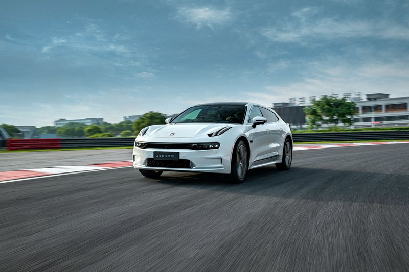 Το κορυφαίο 001 FR είναι το ταχύτερο τετρακίνητο ηλεκτρικό όχημα παραγωγής στον κόσμο. Με επιτάχυνση 0-100 km/h σε μόλις 2,07 sec και 0-200 km/h σε 6,29 sec, ενώ διήνυσε τα 400 μέτρα από στάση σε 9,68 sec. Εξίσου εντυπωσιακή ήταν και η απόσταση φρεναρίσματος, από 100 km/h σε πλήρη ακινησία χρειάστηκε μόλις 33,3 μέτρα! Το κορυφαίο 001 FR είναι το ταχύτερο τετρακίνητο ηλεκτρικό όχημα παραγωγής στον κόσμο. Με επιτάχυνση 0-100 km/h σε μόλις 2,07 sec και 0-200 km/h σε 6,29 sec, ενώ διήνυσε τα 400 μέτρα από στάση σε 9,68 sec. Εξίσου εντυπωσιακή ήταν και η απόσταση φρεναρίσματος, από 100 km/h σε πλήρη ακινησία χρειάστηκε μόλις 33,3 μέτρα!