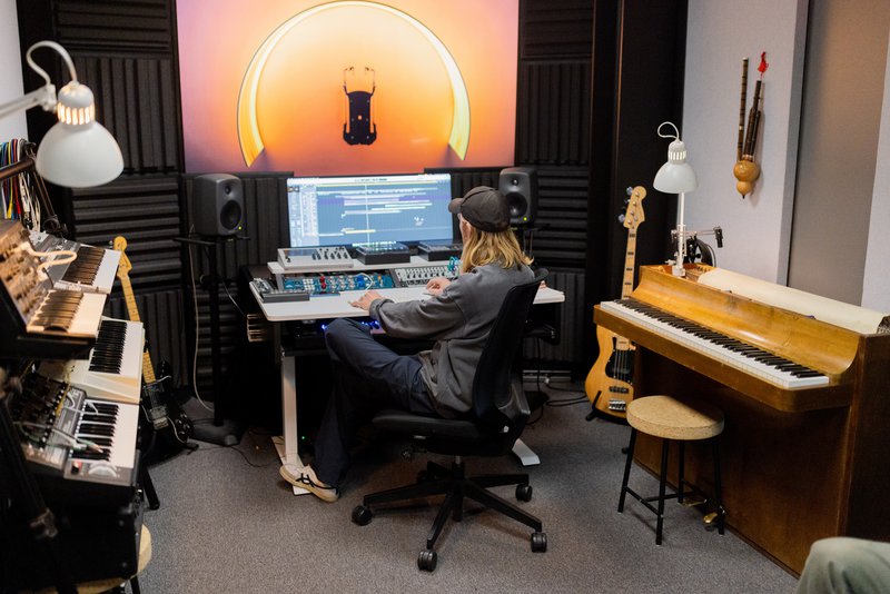 Σε αυτό το στούντιο  γεννιούνται  τα ηχοσυστήματα με τα οποία εφοδιάζει η Zeekr τα αυτοκίνητά της. Σε αυτό το στούντιο  γεννιούνται  τα ηχοσυστήματα με τα οποία εφοδιάζει η Zeekr τα αυτοκίνητά της.