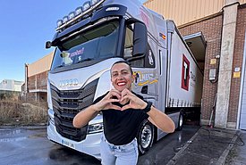 Απεβίωσε σε ηλικία 41 ετών η Coco Trucker Girl, η «βασίλισσα» των μεταφορών Απεβίωσε σε ηλικία 41 ετών η Coco Trucker Girl, η «βασίλισσα» των μεταφορών