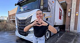 Απεβίωσε σε ηλικία 41 ετών η Coco Trucker Girl, η «βασίλισσα» των μεταφορών Απεβίωσε σε ηλικία 41 ετών η Coco Trucker Girl, η «βασίλισσα» των μεταφορών