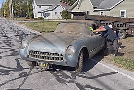 Μια σπάνια Chevrolet Corvette C1 πλύθηκε για πρώτη φορά μετά από μισό αιώνα (video)