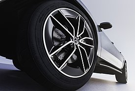 Έκπληξη! Αγοραστής παρέλαβε Mercedes-Benz GLE 400 με... ξύλινα φρένα (photos)