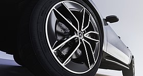 Έκπληξη! Αγοραστής παρέλαβε Mercedes-Benz GLE 400 με... ξύλινα φρένα (photos)