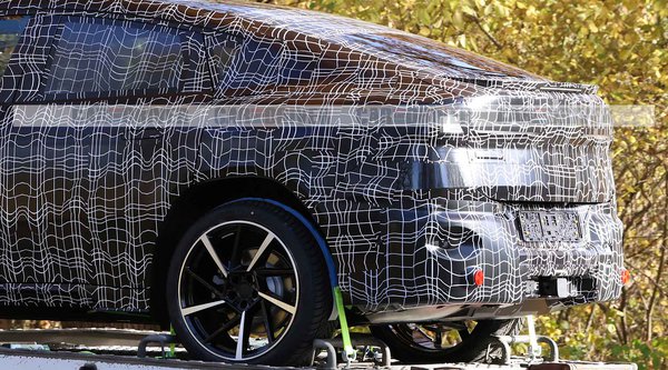 BMW: Βγήκε για πρώτη φορά στους δρόμους η νέα iX4 - Δείτε τις εικόνες