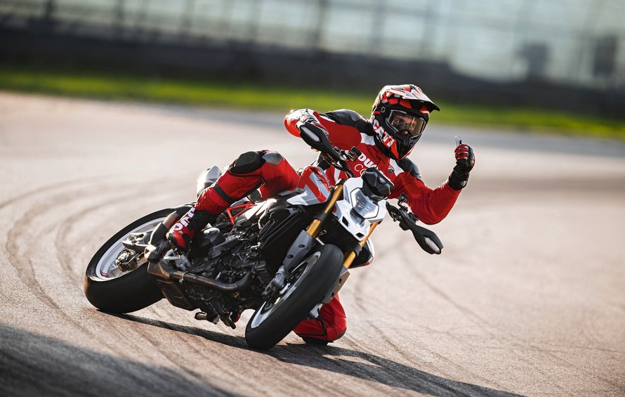 EICMA 2025 - Ducati Hypermotard V2 2026