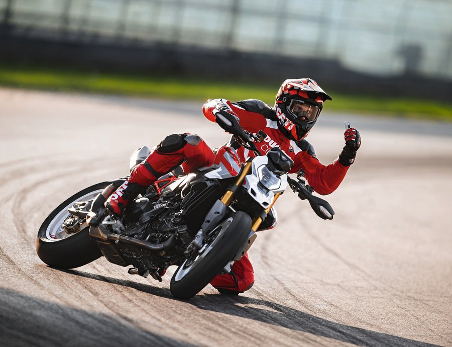 EICMA 2025 - Ducati Hypermotard V2 2026