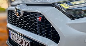 Toyota: Πουλάει αυτοκίνητα πιο γρήγορα από ότι τα κατασκευάζει - Tο κορυφαίο σε πωλήσεις μοντέλο της