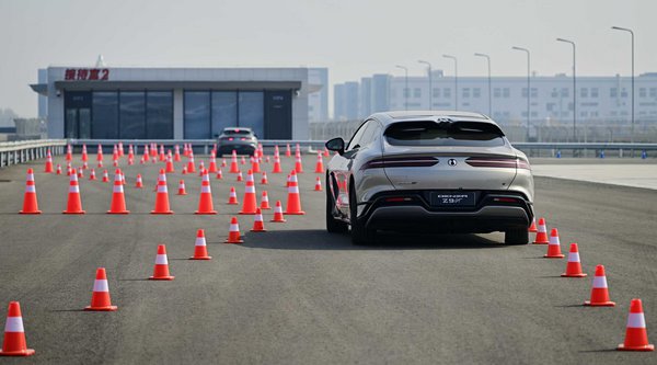 Αποστολή στην Κίνα: Μπήκαμε στη νέα πίστα παντός εδάφους της BYD (photos) 