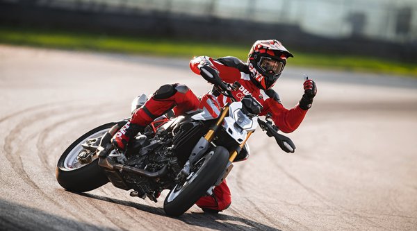 EICMA 2025 - Ducati Hypermotard V2 2026