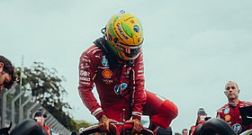 Hamilton: «Ζω έναν εφιάλτη στη Ferrari εδώ και καιρό»