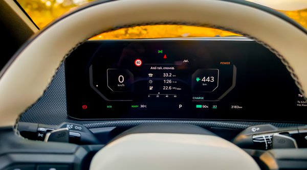 Ηλεκτρικό αυτοκίνητο: Τι συμβαίνει όταν η μπαταρία πέσει στο 0% (video)