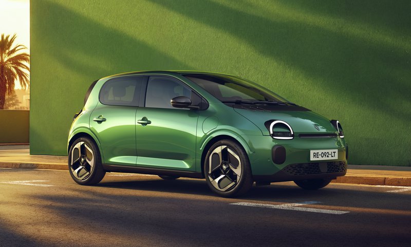 Το νέο Renault Twingo E-Tech θα αποτελέσει, μαζί με τα Renault 5 E-Tech και Renault 4 E-Tech, τον εκπρόσωπο της γαλλικής αυτοκινητοβιομηχανίας στη νέα κατηγορία EV της ευρωπαϊκής αγοράς