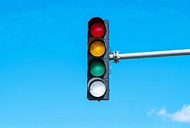 Τα αυτόνομα οχήματα φέρνουν νέο χρώμα στα φανάρια – Πώς θα επηρεαστεί η κίνηση στους δρόμους