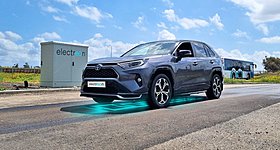 Σε ποια ελληνική πόλη τα ηλεκτρικά αυτοκίνητα θα φορτίζουν εν κινήσει