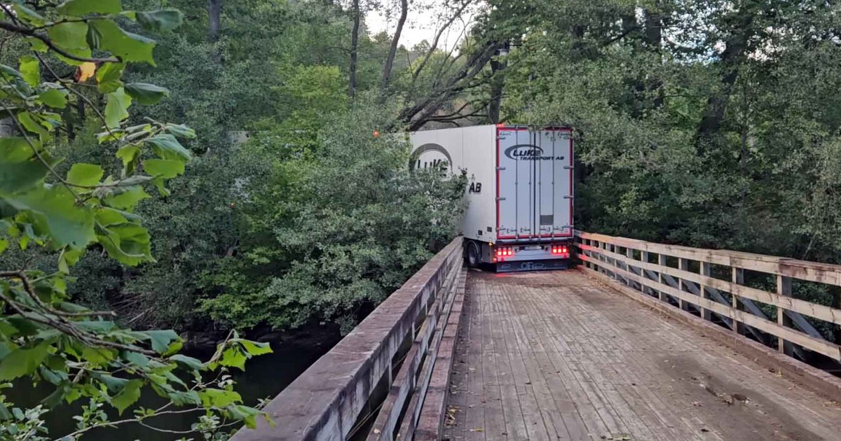 Νταλίκα 24 μέτρων «κόλλησε» σε γέφυρα, έφτασε σε αδιέξοδο και απεγκλωβίστηκε μετά από 35 μέρες! (video)